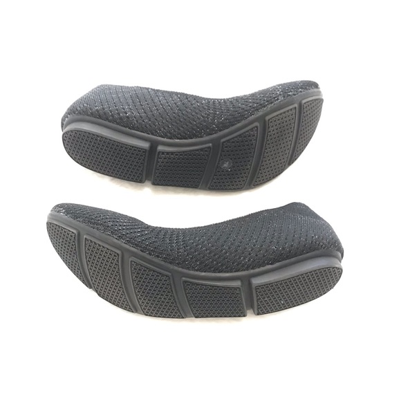 Modern Chic & Comfy Black Step•N•Flex Ballet Flats - Picture 7 of 15